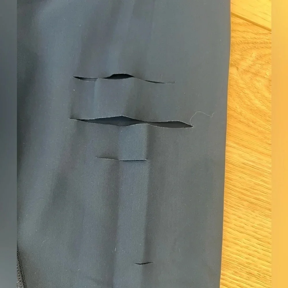 Alo yoga  Navy leggings with slits  Size xxs Waist 11” Inseam 29”